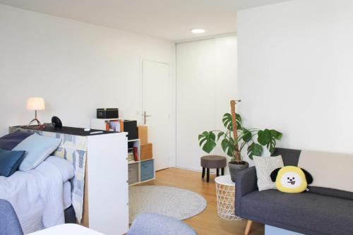 34m Paris Studio - image 8