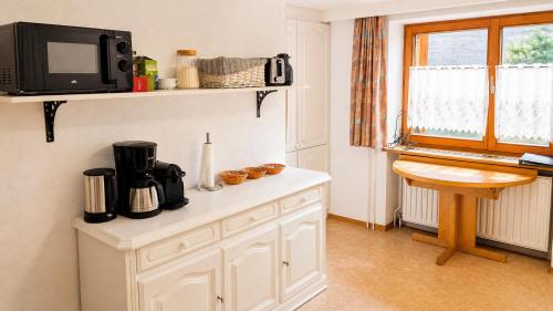 Iekārtas, Basic Work Stay Rooms - Highspeed WiFi - Easy Self Check-In - Practical and Affordable Stay in Bürs