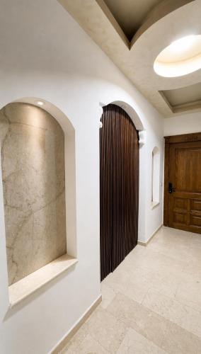 Luxury 2-Bedroom Stay in a Prime Location - image 2
