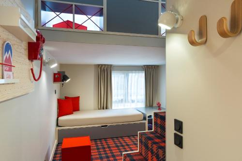 RockyPop Hotel (Portes de Chamonix) Stop at RockyPop Hotel (Portes de Chamonix) to discover the wonders of Les Houches. The hotel offers a high standard of service and amenities to suit the individual needs of all travelers. Service-min