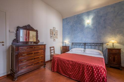 Double Room image 10