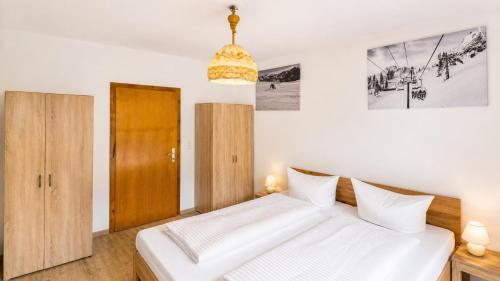 Gulta, Basic Work Stay Rooms - Highspeed WiFi - Easy Self Check-In - Practical and Affordable Stay in Bürs