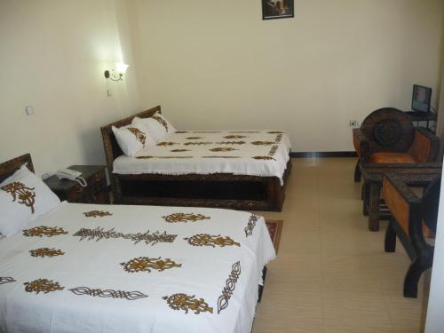 2 twin beds