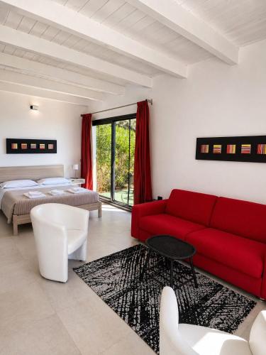 1 queen bed, 1 sofa bed