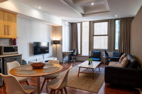 Luxurious city center apartment plus Heated pool - image 5