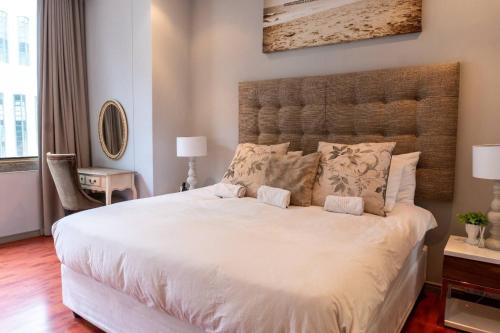 Luxurious city center apartment plus Heated pool - image 4