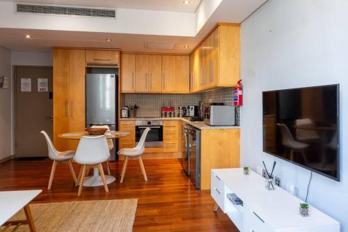 Luxurious city center apartment plus Heated pool - image 3