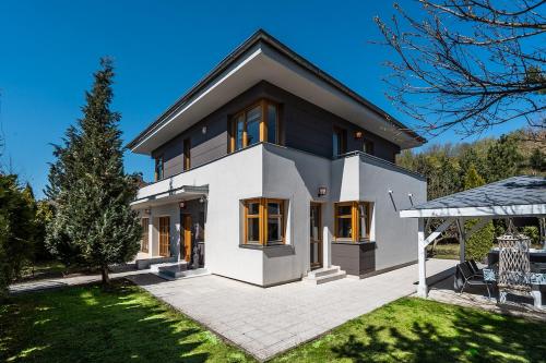 Serenity Garden Jacuzzi Retreat Prague – khách sạn tại Pruhonice
