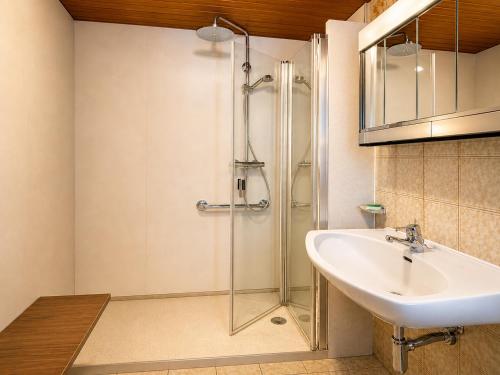 Duša, Basic Work Stay Rooms - Highspeed WiFi - Easy Self Check-In - Practical and Affordable Stay in Bürs
