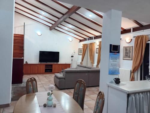 Holiday home Meja in Praputnjak