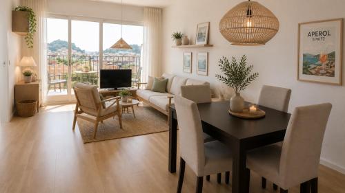 Pau Picasso – Terraza con Vistas en Tossa