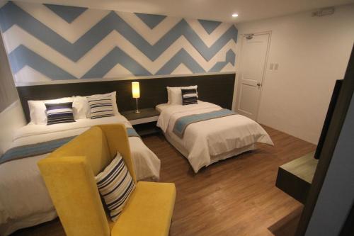 room detail thumbnail 1
