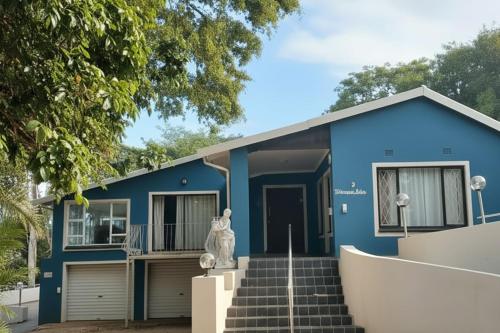 Nolangeni Lodge – khách sạn tại Uvongo