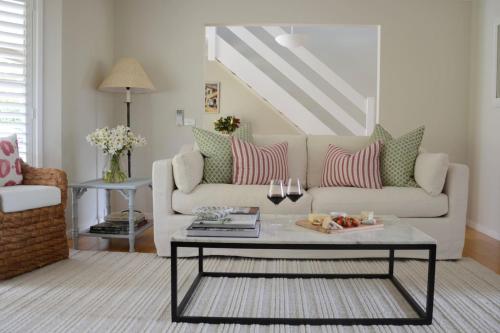 Mawson House Southern Highlands Views Calm Stylish in Moss Vale