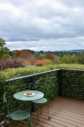 Mawson House Southern Highlands Views Calm Stylish in Moss Vale