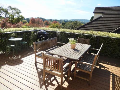 Mawson House Southern Highlands Views Calm Stylish in Moss Vale
