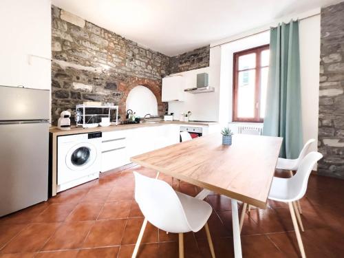 2BD central flat near cathedral