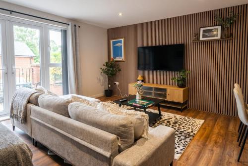 Boutique Two-Bedroom Manchester Apartment Near Old Trafford, Sleeps Six, Free Parking, Manchester
