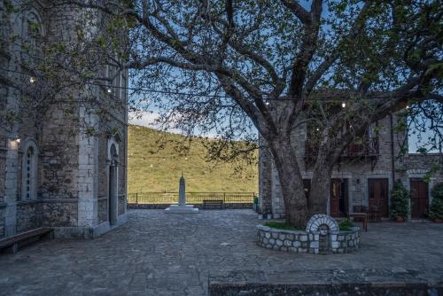 鄰近的景點, Spiti Barbalia, Agrianoi village, Laconia, 1050m in 波利德羅松