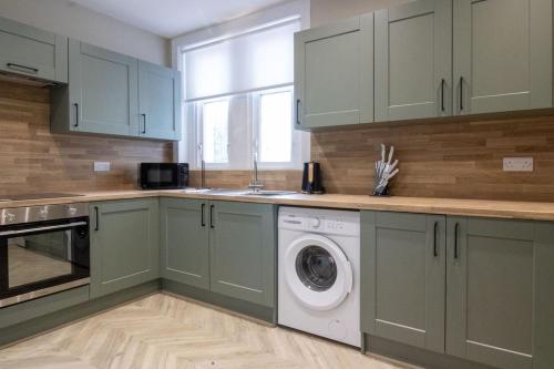 3 Bed Flat Kelpies and Falkirk Wheel with Parking in Airth