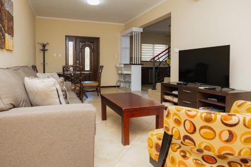 NearBeachHotels 3 Pools,Gym,TennisCourt,Security in บูคูรุย