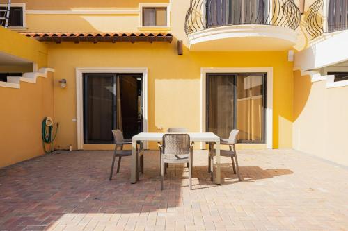 NearBeachHotels 3 Pools,Gym,TennisCourt,Security in บูคูรุย