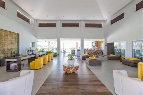 NearBeachHotels 3 Pools,Gym,TennisCourt,Security in บูคูรุย