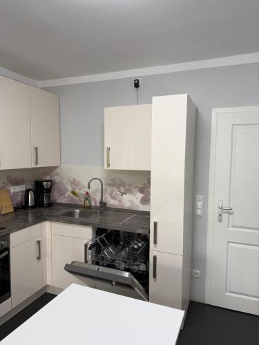Modern, Fully Furnished 3-Room Apartment in 大蓋勞