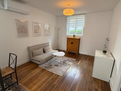 Versailles, 4-person ground-floor apartment in Ле Шесне
