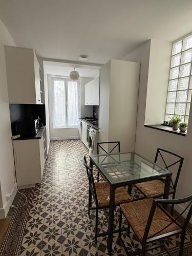 Versailles, 4-person ground-floor apartment in Ле Шесне