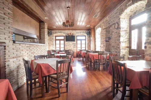 餐廳, Spiti Barbalia, Agrianoi village, Laconia, 1050m in 波利德羅松