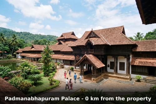 Nearby attraction, Townhouse Trivandrum Padmanabhaswamy Temple Formerly Rezt N Relaz Inn in Thiruvananthapuram