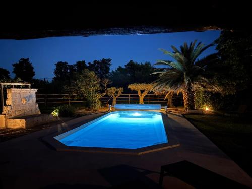 Le Mas des Fontaines -Piscine proche Avignon et Saint Remy de Provence - Châteaurenard