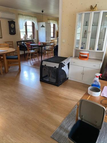 Sandbybacksvagen 1 in Spraggehusen