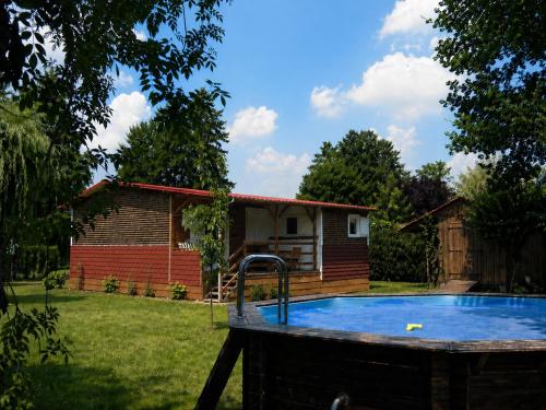 Chalet Standing de 55 m2 avec jardin clos, en bord de rivière, proche Disneyland, avec piscine et trampoline gîte à louer Golf de la Brie