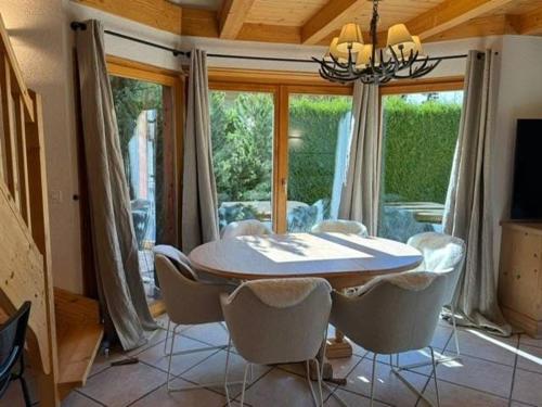 Chalet chaleureux avec sauna & jardin in Icogne