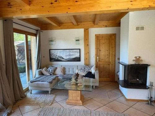 Chalet chaleureux avec sauna & jardin in Icogne