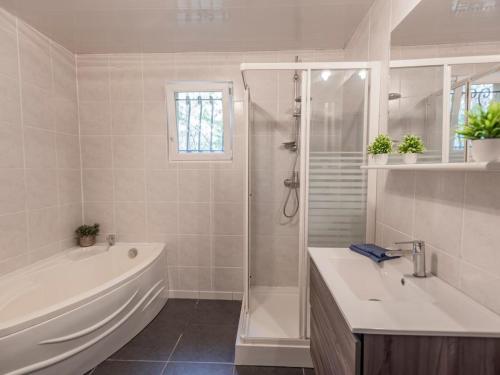 Villa Le Filon d'Or - 8 persons with pool and view in Oupia
