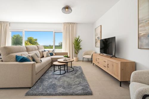 Sunny terrace apartment Acqua Gardens