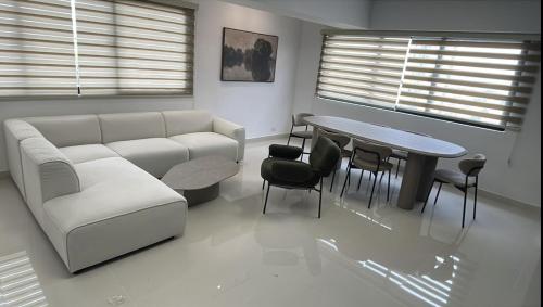 Corina Luxury in Alma Rosa