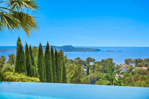Villa MANAE - Luxe, vue mer panoramique et piscine privée - Location, gîte - Hyères