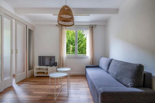 Bright apartment in Marseille - image 5