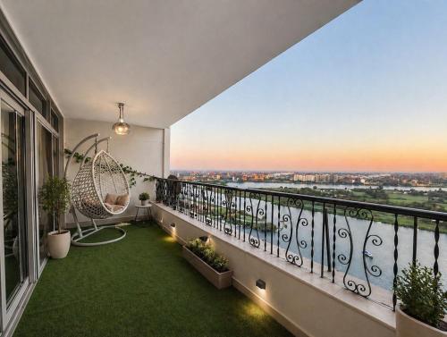 Exclusive 3BR Retreat Nile and Pyramids Views Maadi Prime location – khách sạn tại Maadi