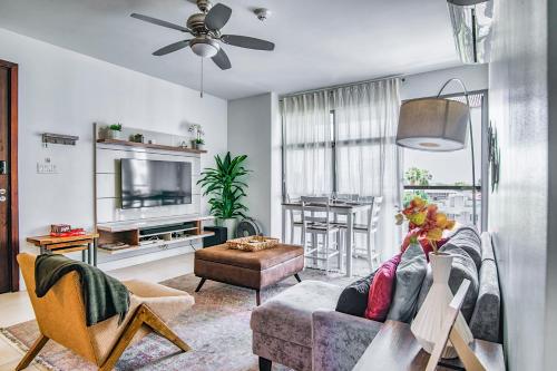 Airy Modern 2br Condo Rooftop Pool
