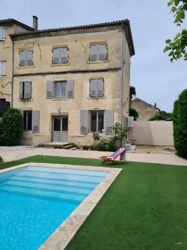 La Maison des Remparts - Piscine in Granges-les-Beaumont