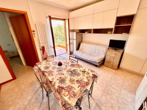 POSITANO comodo con terrazzo e posto auto