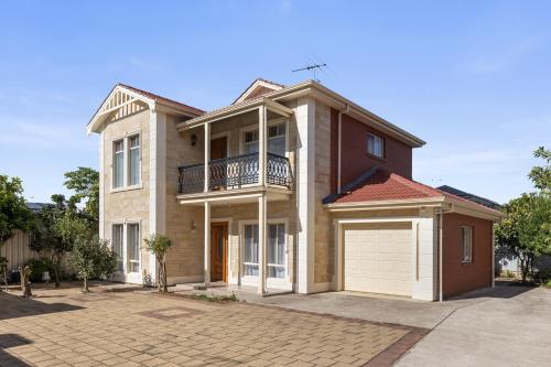 Family-Friendly 4-Bed Home with Parking – khách sạn tại Brighton