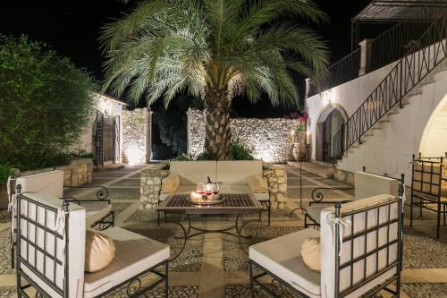 Luxury Villa with service near Noto and Syracuse