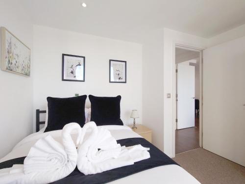 Fully Serviced Two Bed Apartment by ExCeL & O2, Londres