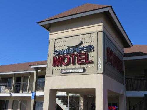 Sandpiper Motel – Costa Mesa, CA